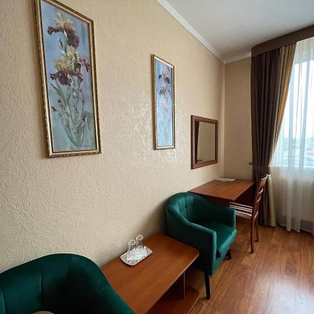 Hotel Yunist Ivano-Frankivsk Exterior foto