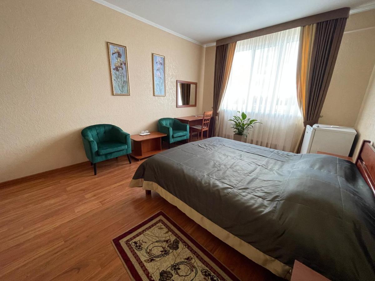 Hotel Yunist Ivano-Frankivsk Exterior foto