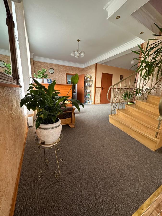 Hotel Yunist Ivano-Frankivsk Exterior foto
